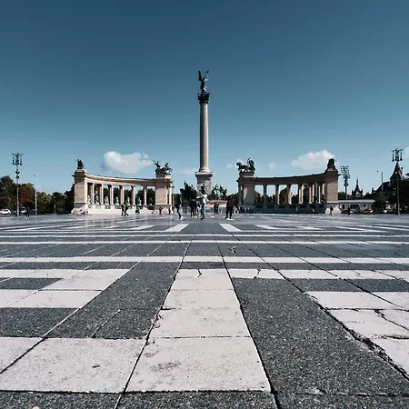 Glam With Gallery * Budapest