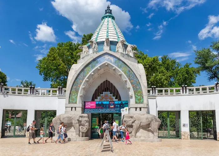 Glam With Gallery Apartment