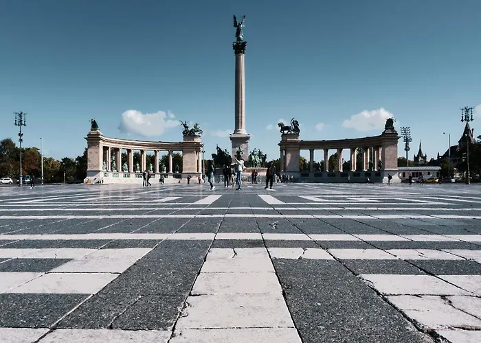 Glam With Gallery * Budapest